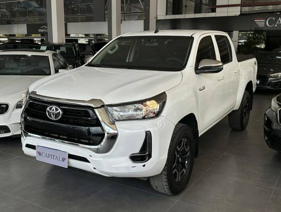 TOYOTA HILUX 2.8 D-4D TURBO DIESEL CS 4X4 MANUAL